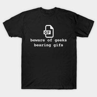 Beware of geeks bearing gifs. Funny geek pun T-Shirt